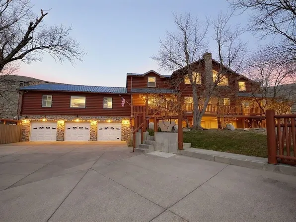 717 Scarlet Dr, Rawlins, WY 82301