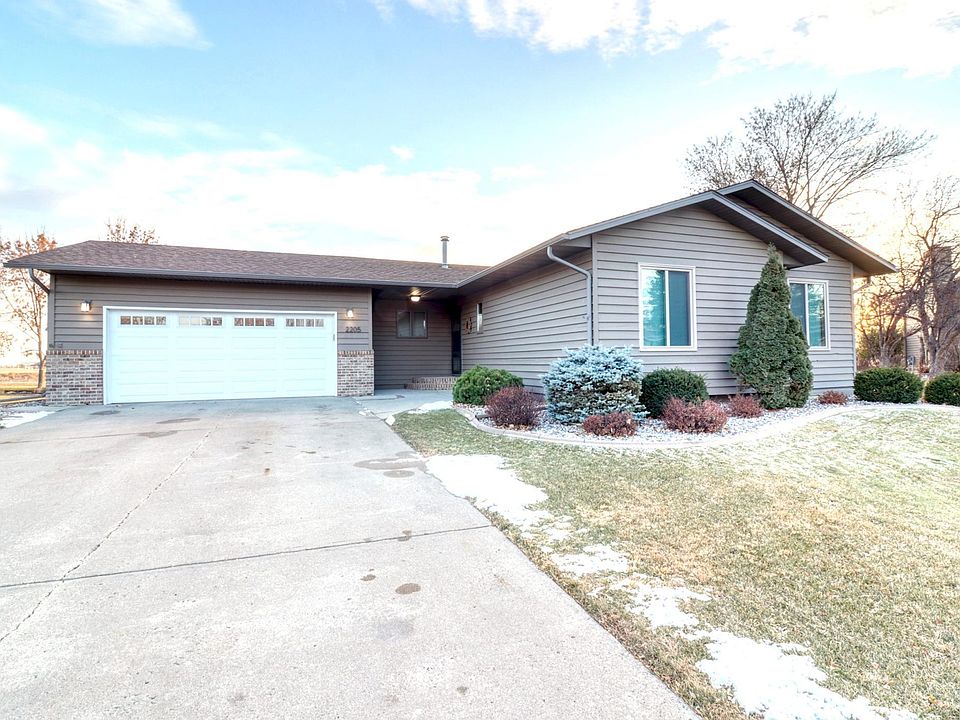 1st image of 2205 33rd Ave S