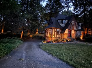 554 Greenvale Dr, South Euclid, OH