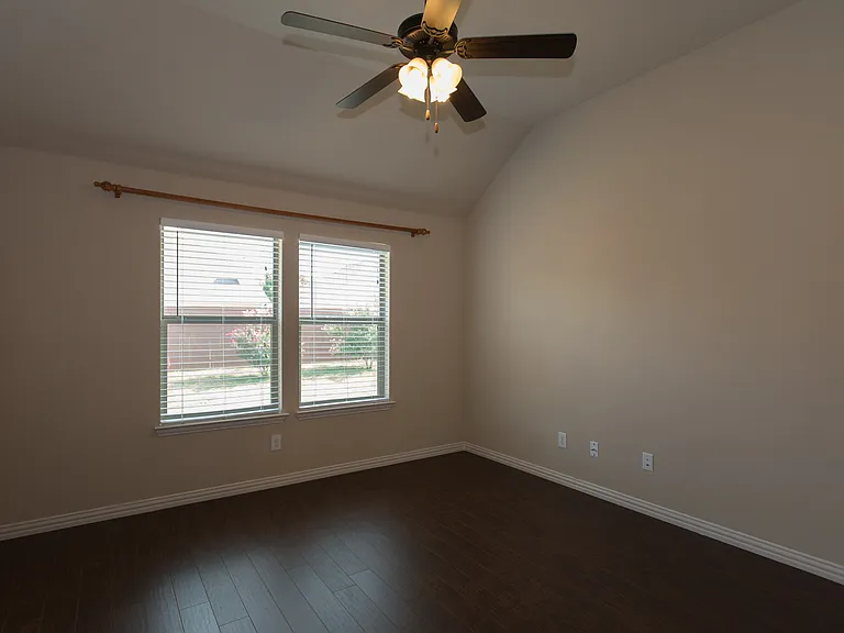1320 Elkford Ln — Photo 11