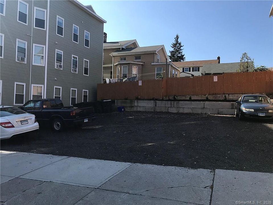 2nd image of 92 Olivia St Floor 1