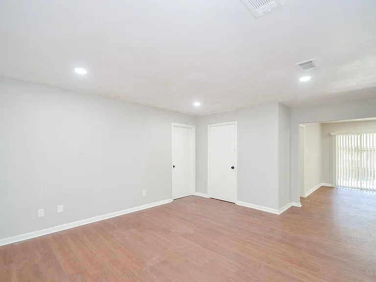 123 Cypress Ln — Photo 11