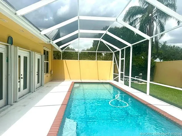 3 bed, 2.0 bath, 1563 sqft, $3,950 — Photo 2