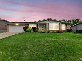 1285 Flamingo Dr, Florissant, MO 63031