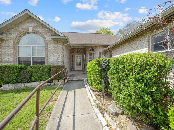 116 RIVER KNL, Castroville, TX 78009