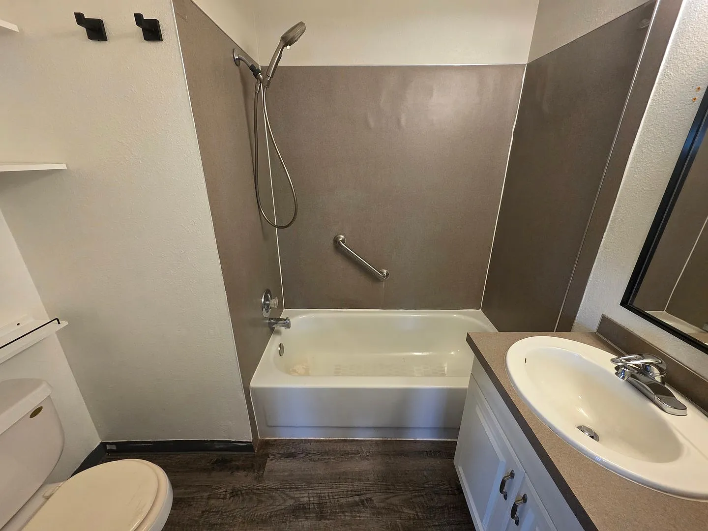 613 W Knox Ave — Photo 3