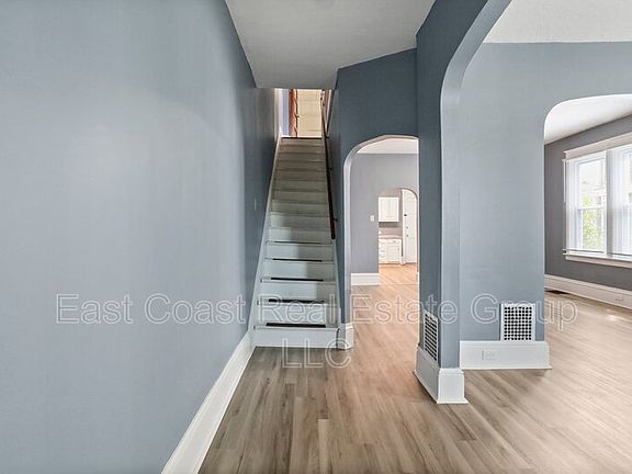 4th image of 39 W Wilson Blvd