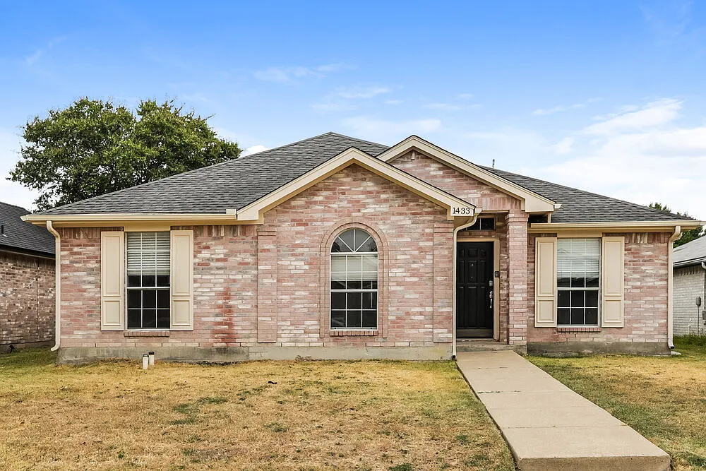 3 bed, 2.0 bath, 1266 sqft, $2,035 — Photo 1