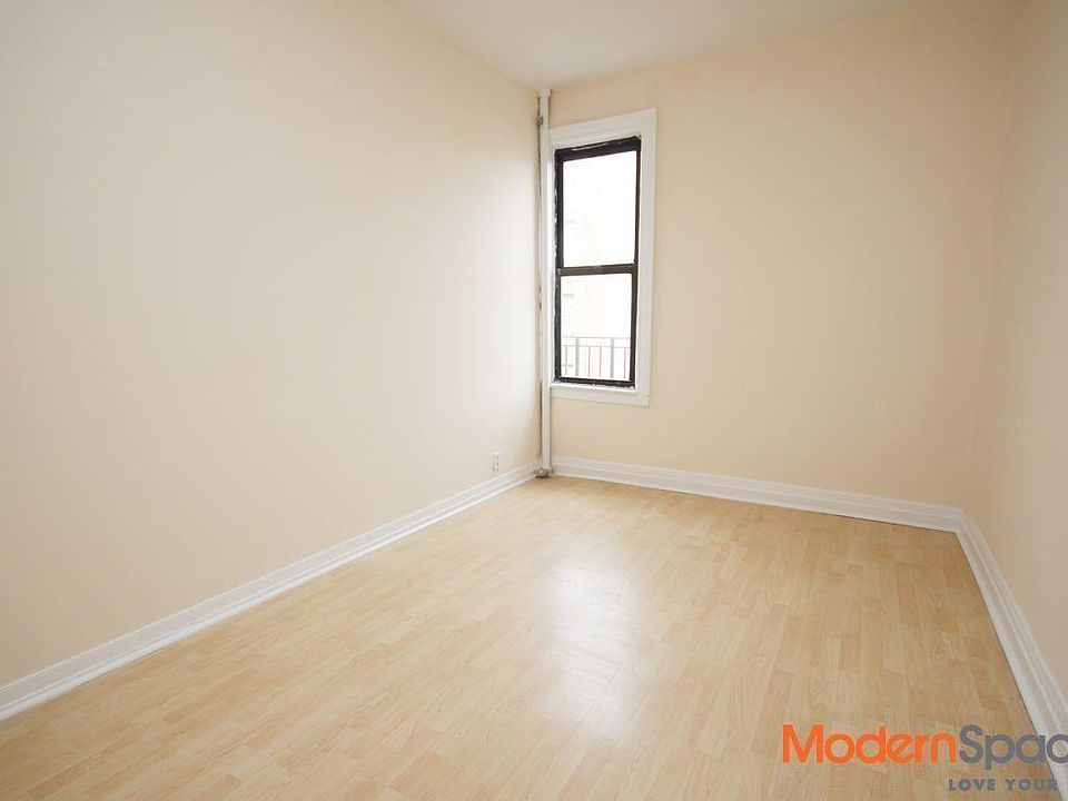 2nd image of 3124 32nd St #3C