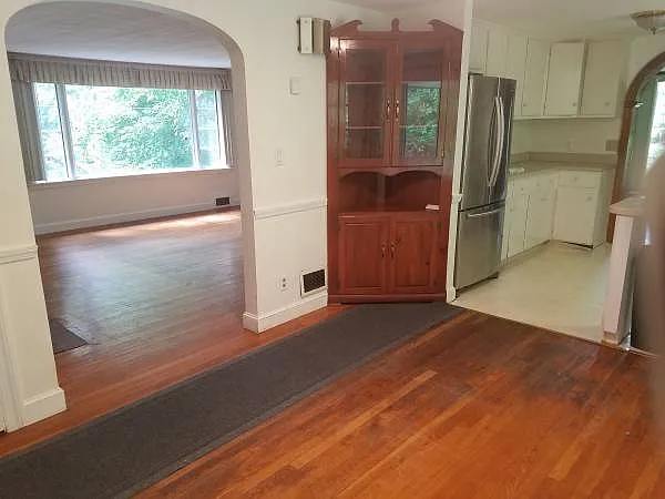 3 bed, 1.5 bath, 1500 sqft, $3,300 — Photo 3