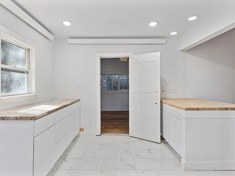 151 Ruxton Ave #B — Photo 9