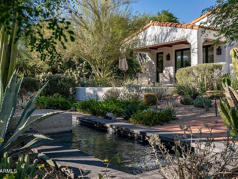 6723 N Desert Fairways Dr — Photo 2