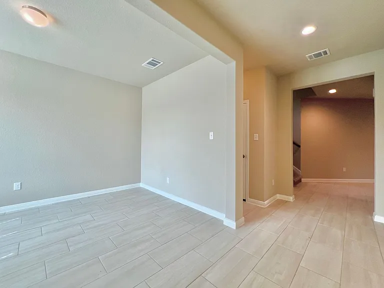 1606 Misty Elm St — Photo 3