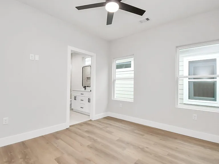 2411 Chew St — Photo 23