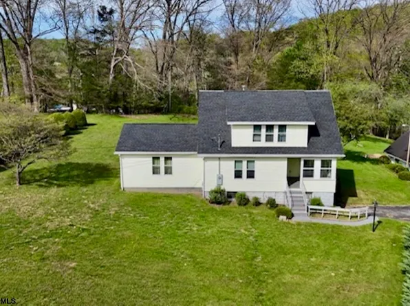 172 Firehouse Rd, Fairmont, WV 26554