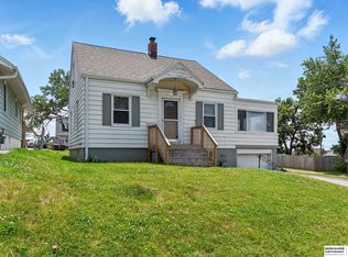 3945 R St, Omaha, NE 68107