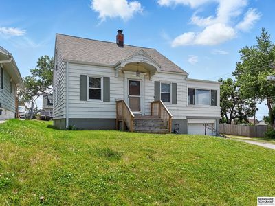 3945 R St, Omaha, NE, 68107