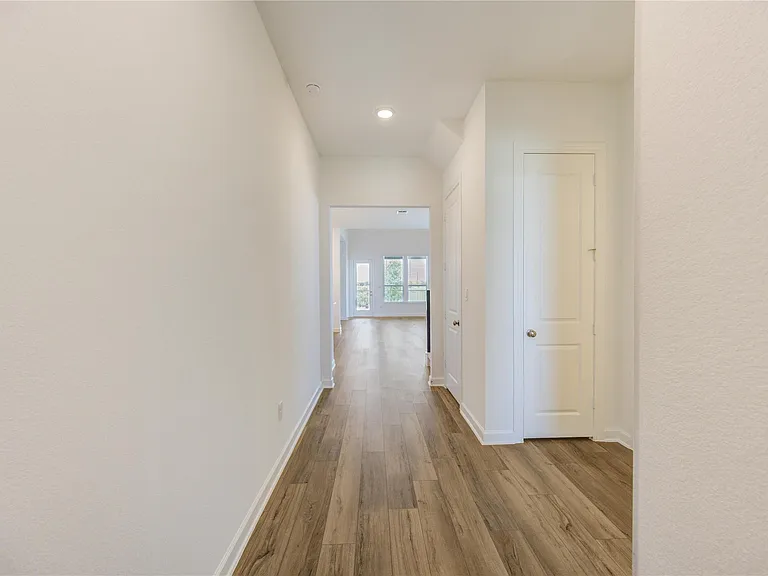 25326 Loch Doon Dr — Photo 4