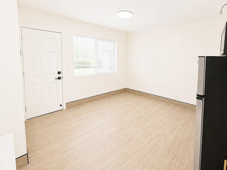 710 W Atkins Ave #A — Photo 24