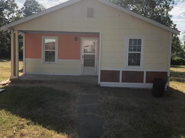 1303 N State St, Wagoner, OK 74467