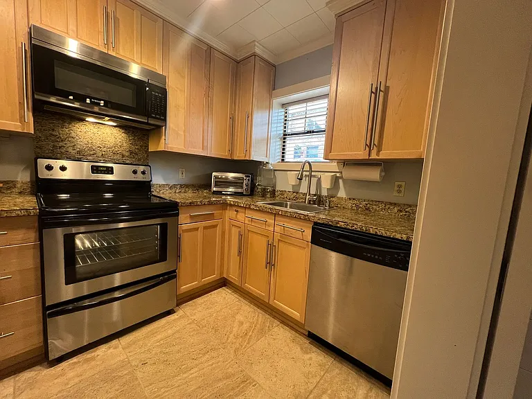 535 20th Ave E #103 — Photo 11