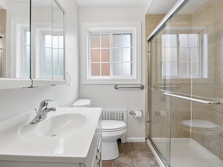 6237 Benneville St #1 — Photo 11