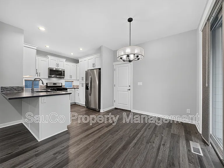 822 SE Bacarra St — Photo 9