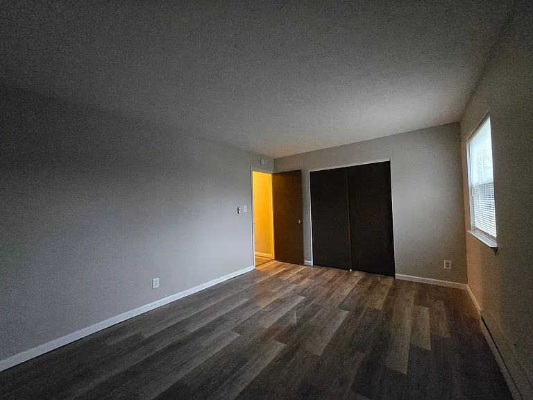Creekwood Apartments - Farmington — Photo 6