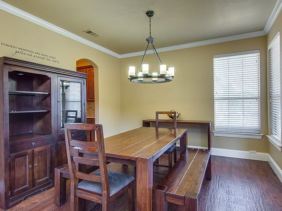 2nd image of 416 Crystal Glen Dr