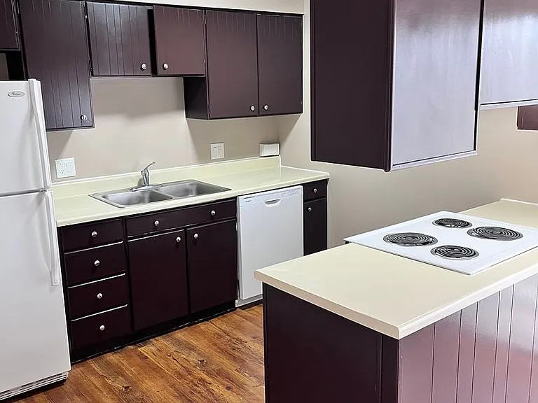 Bristol Square Apartments — Photo 120