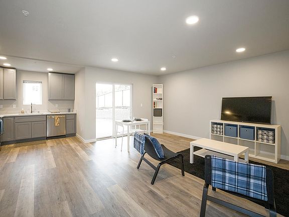 3rd image of 1733 Payseno Ln SE #101