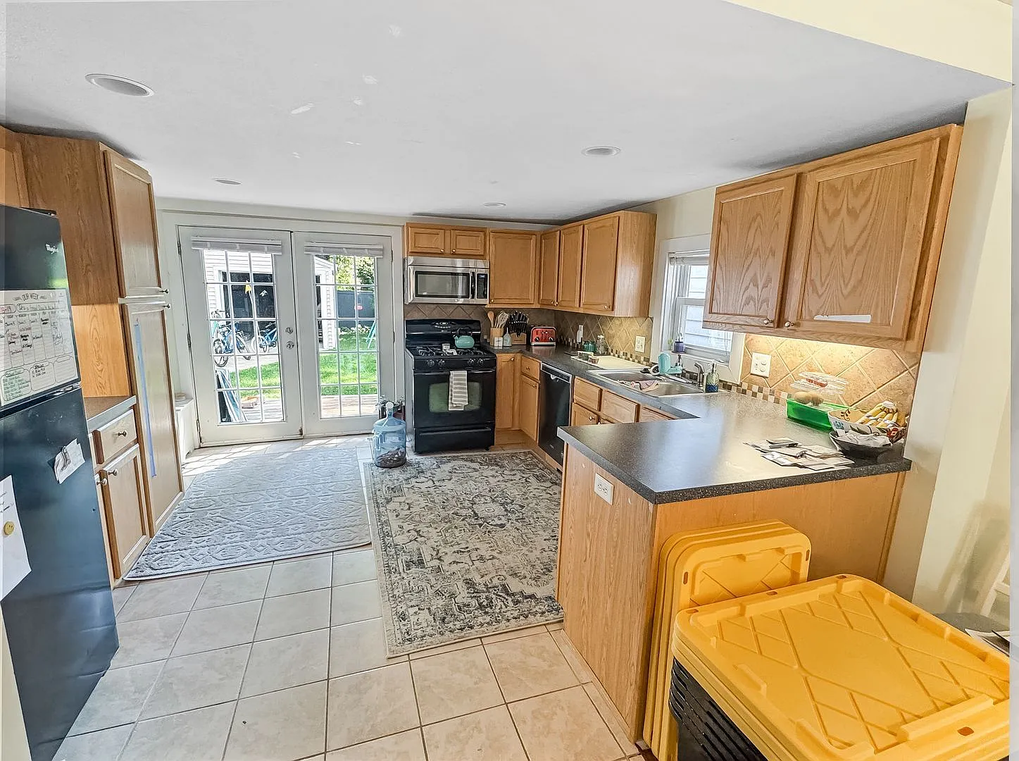 3 bed, 1.5 bath, 1676 sqft, $2,395 — Photo 3