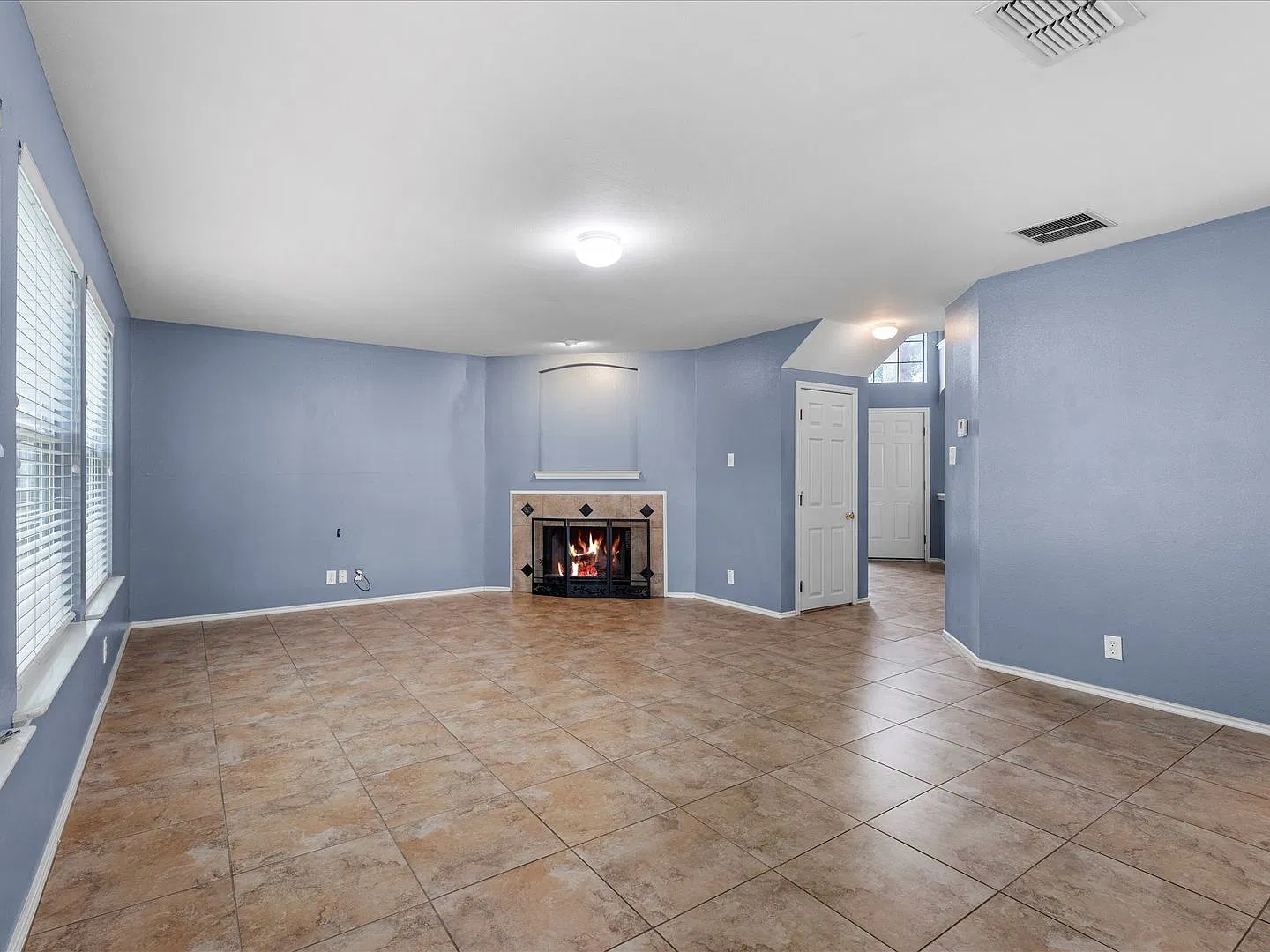 Spacious 3-Bedroom Home in San Antonio! — Photo 4
