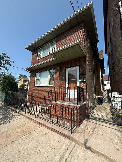 2 bed, 1000 sqft, $2,200 — Photo 1