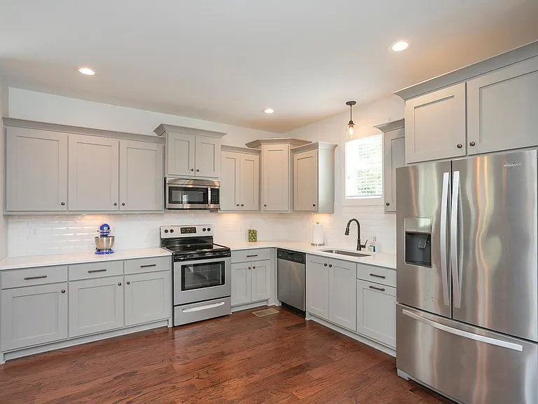 647 James Ave #A — Photo 14