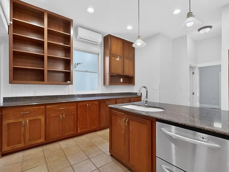 119 Walter St NE — Photo 8