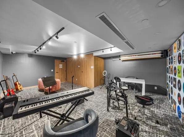 46-30 Center Boulevard image 21 of 31