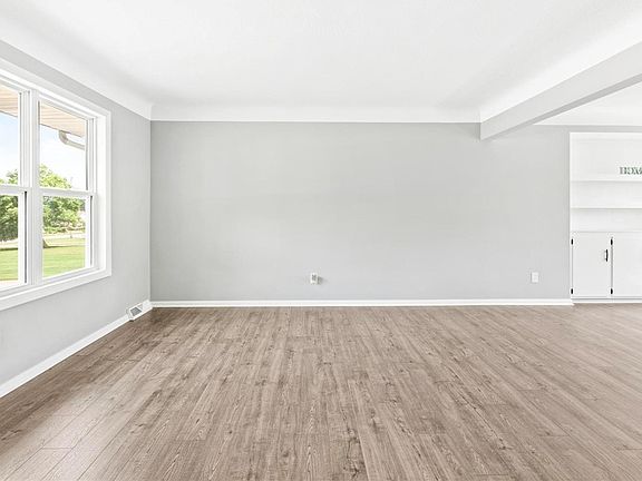 5th image of 6113 Sun Ray Dr