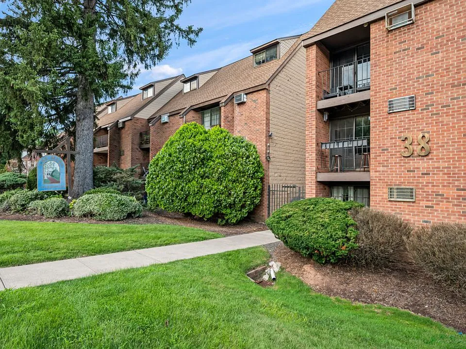38 N Main St #7