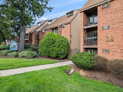 38 N Main St APT 7, West Hartford, CT, 06107
