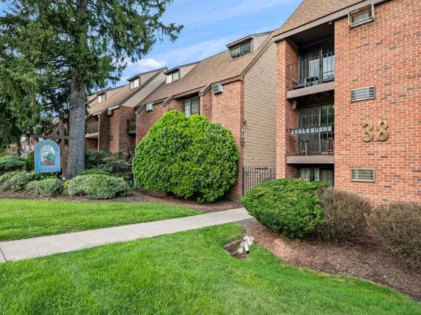 38 N Main St APT 7, West Hartford, CT 06107