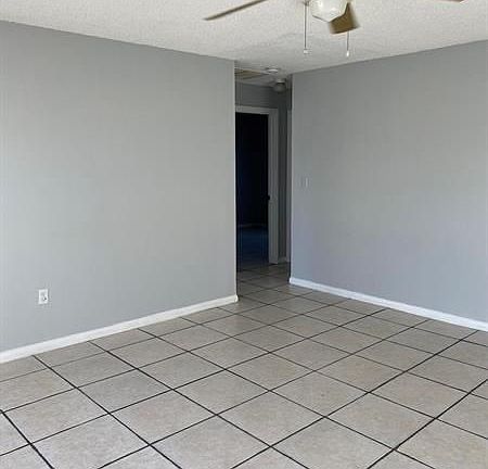 4th image of 1712 E Breezy Ln #1712