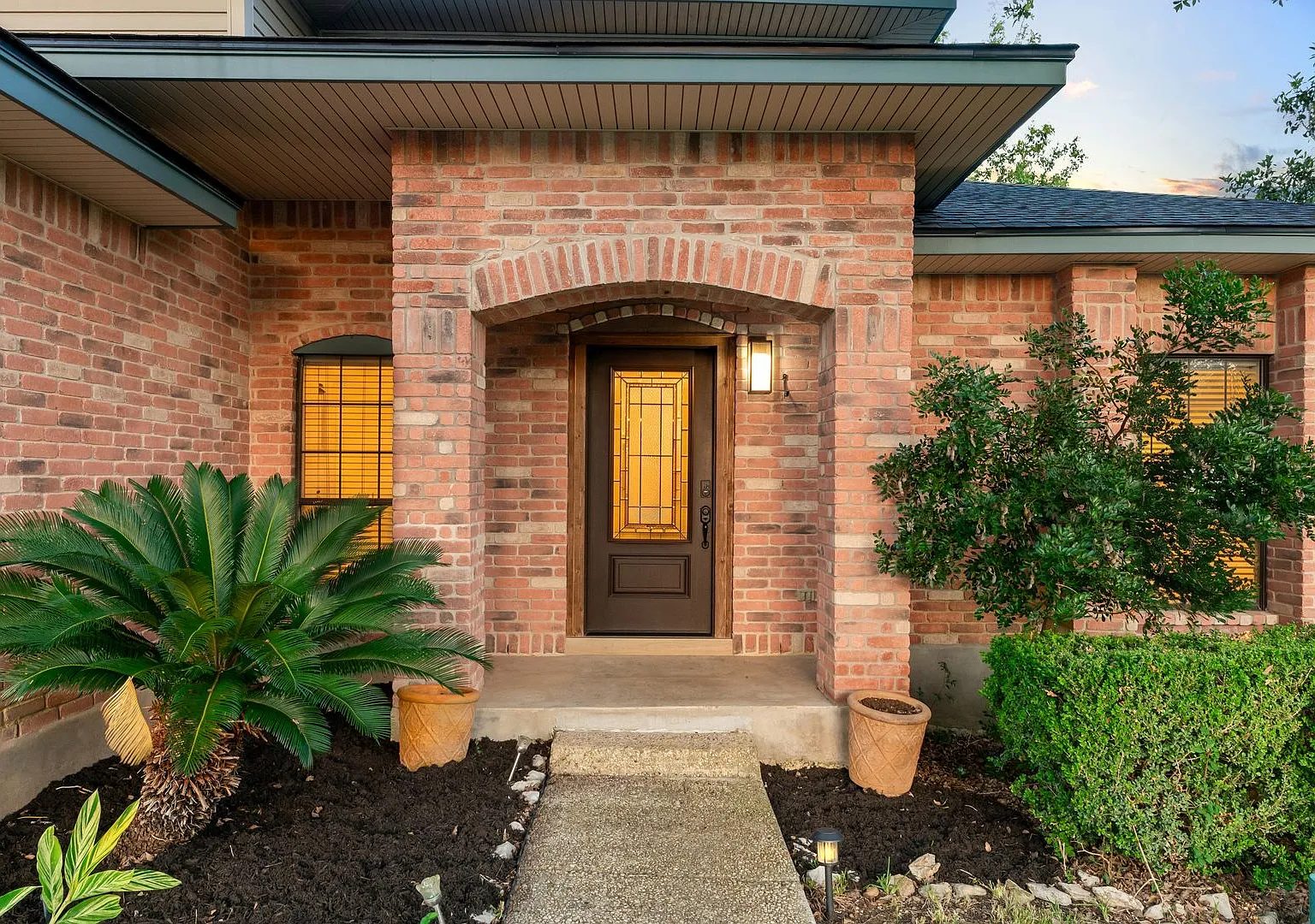 Elegant Carpet-Free Home with Updated Kitchen & Luxurious Primary Suite — Photo 3