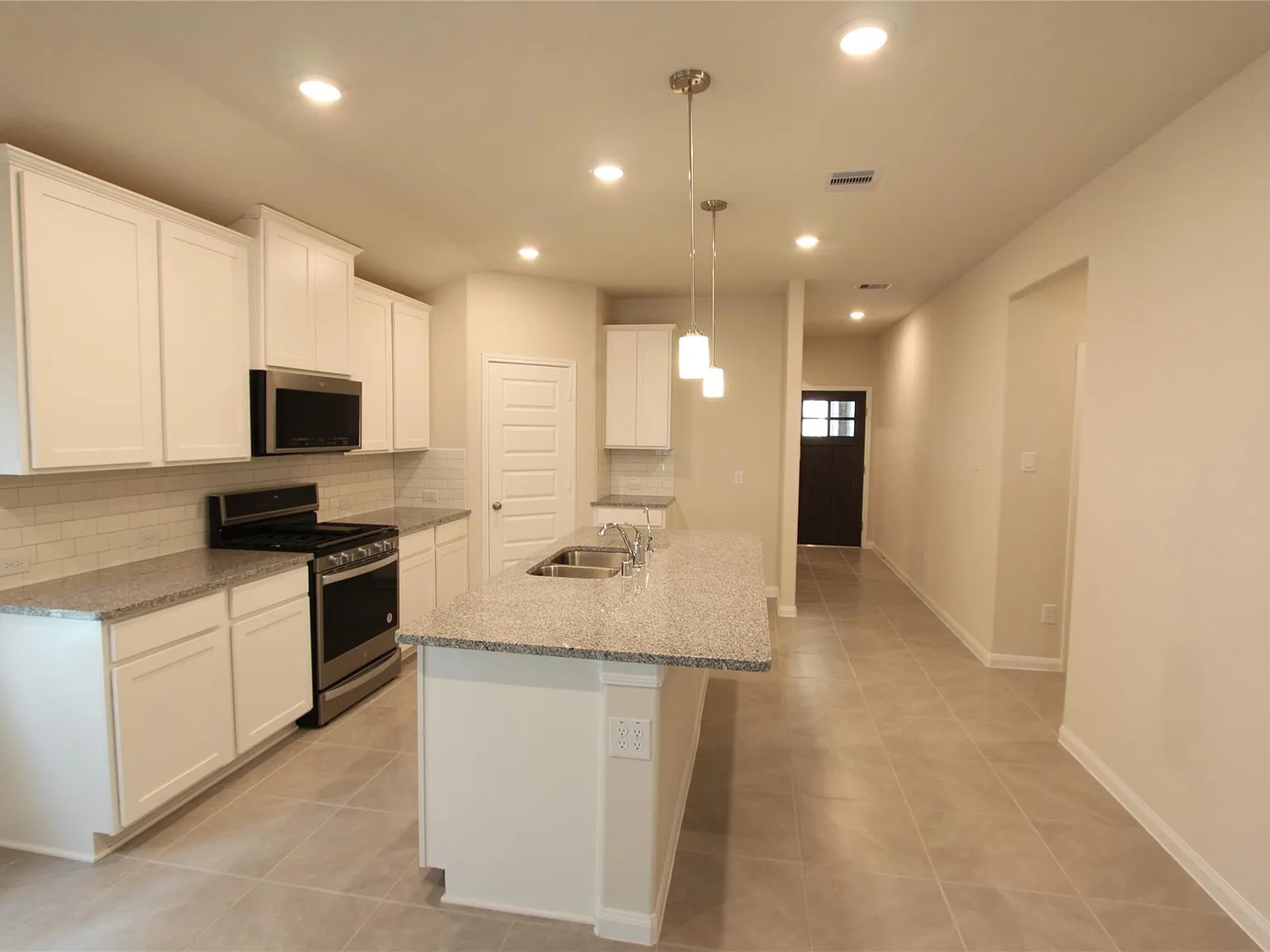 4 bed, 3.0 bath, 2012 sqft, $2,500 — Photo 3