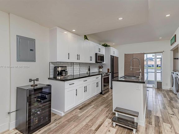 4th image of 4927 SW 31st Ter