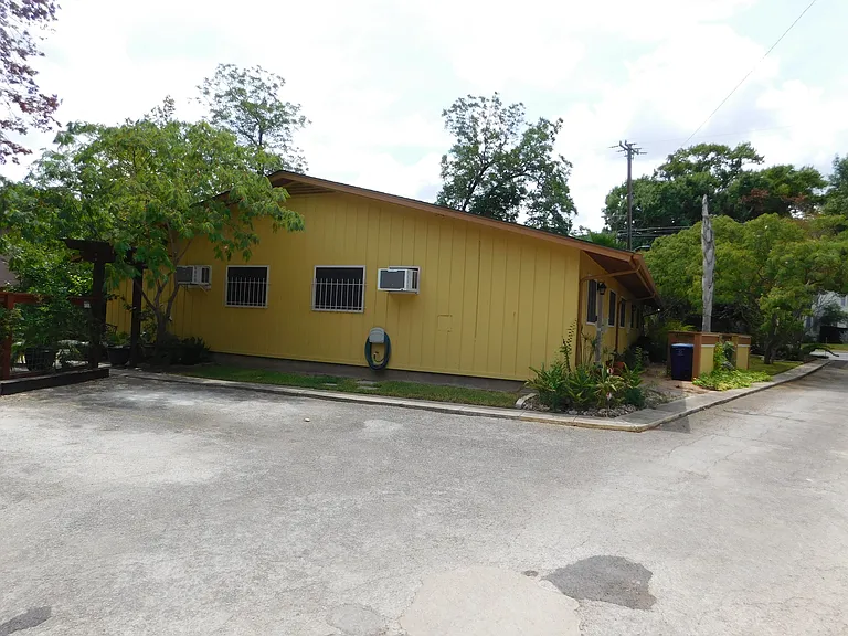 414 Kings Ct #C — Photo 18