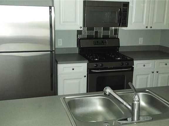 4th image of 2088 Arcadia Dr