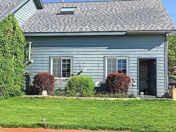 Front of house-garage