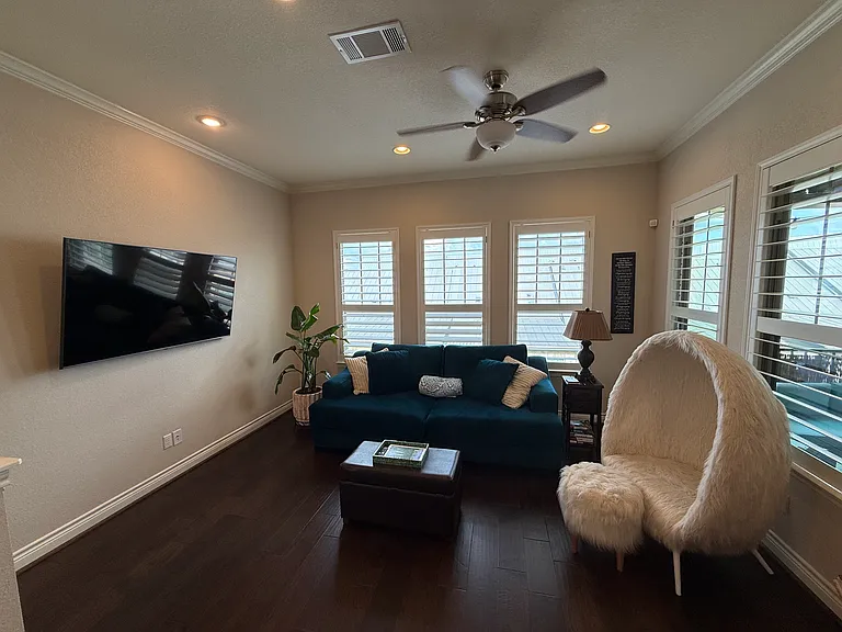 1201 Highknoll Ln — Photo 4