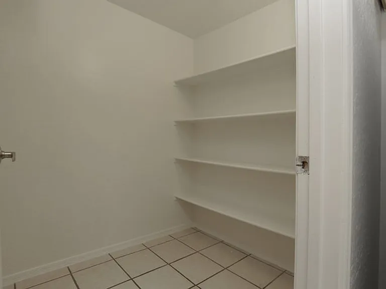 Desert Jewel Apartments — Photo 34